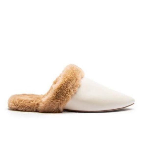 My Poshtique Shoes - Faux Fur Lined Pointed Toe Mules in Off White